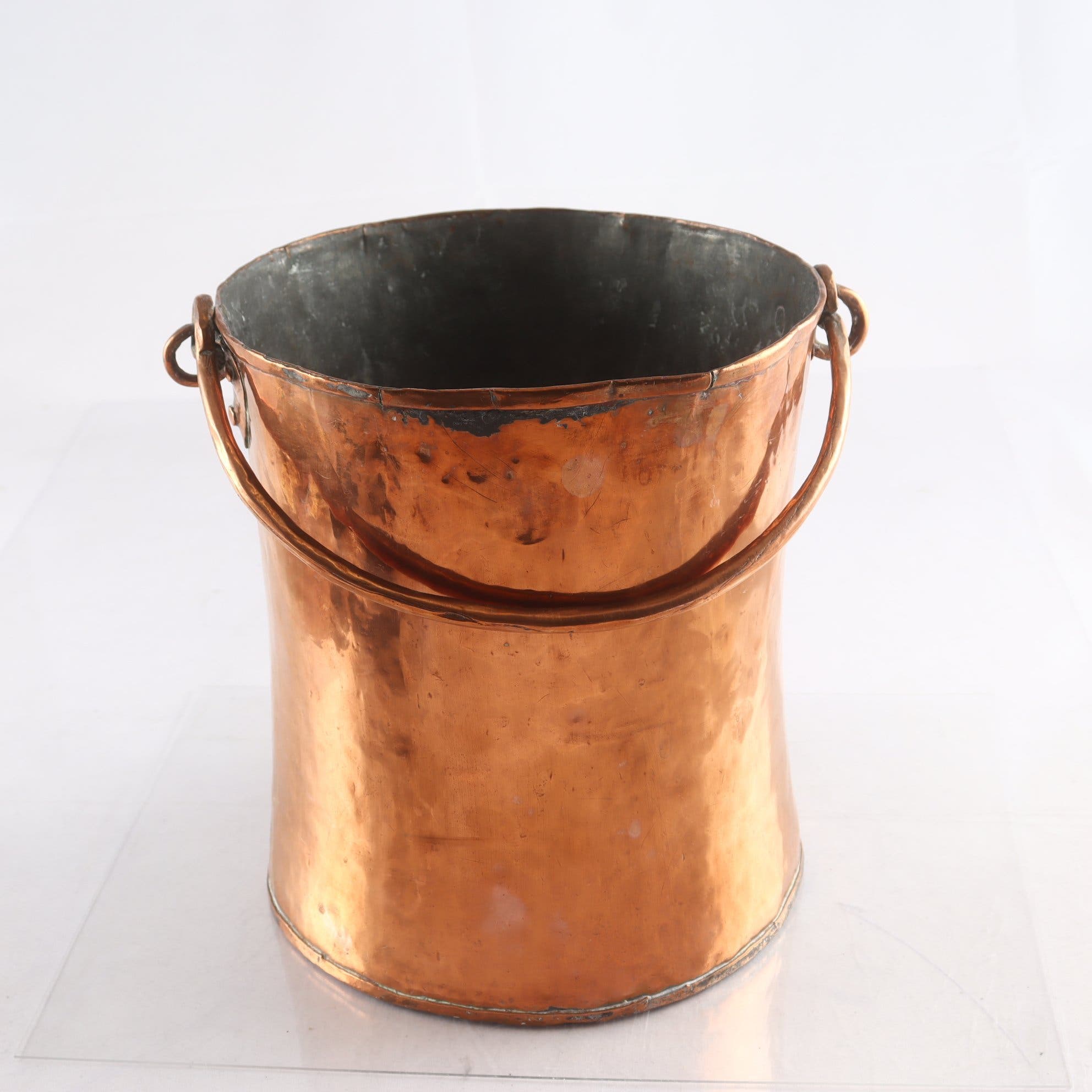 Kopparhink,hänkel, hjärtformade hållare, laggad, 1800-tal. Samfraktas ej.
