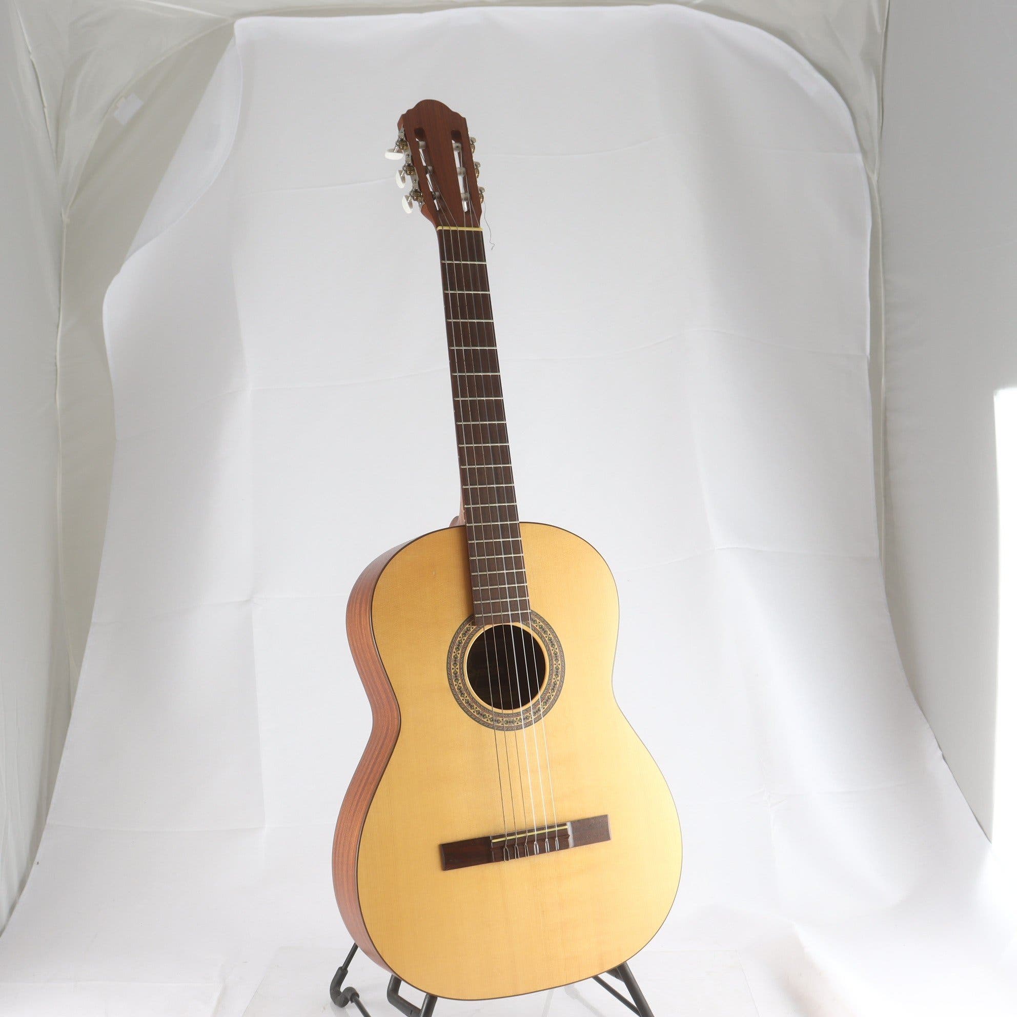 Akustisk gitarr, Bjärton. Endast avhämtning.