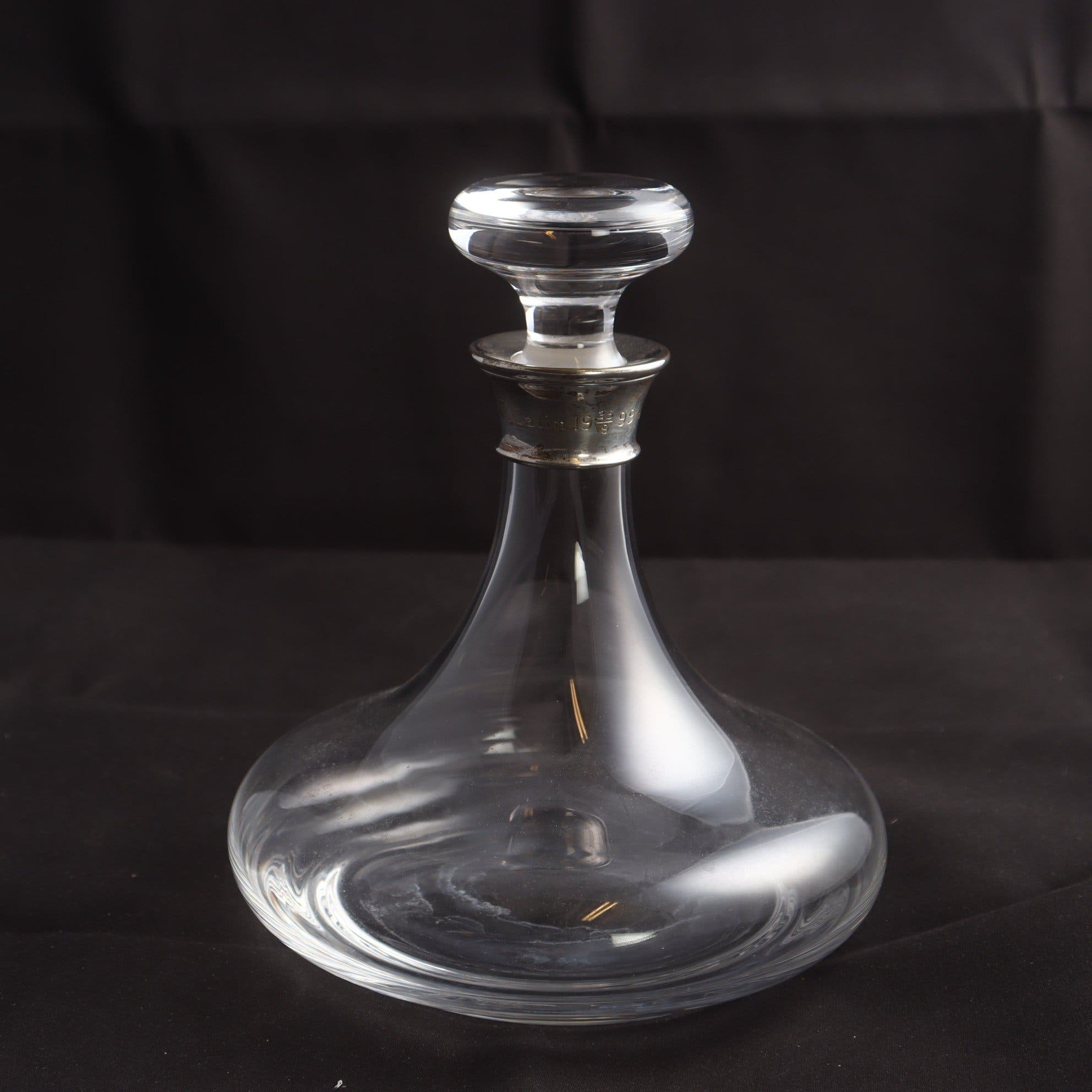 Decanter, glas, graverad silverhals, 925, J.A. Campbell, London. Samfraktas ej.