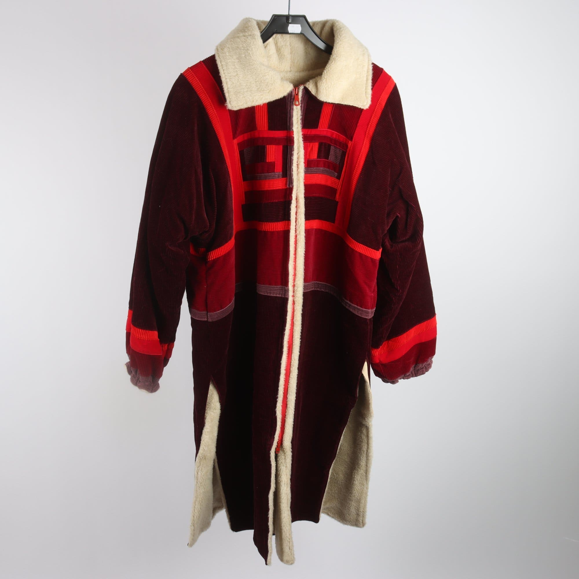 Kappa, Okänd, röd, vinröd, manchester, stl. ca. M/L.