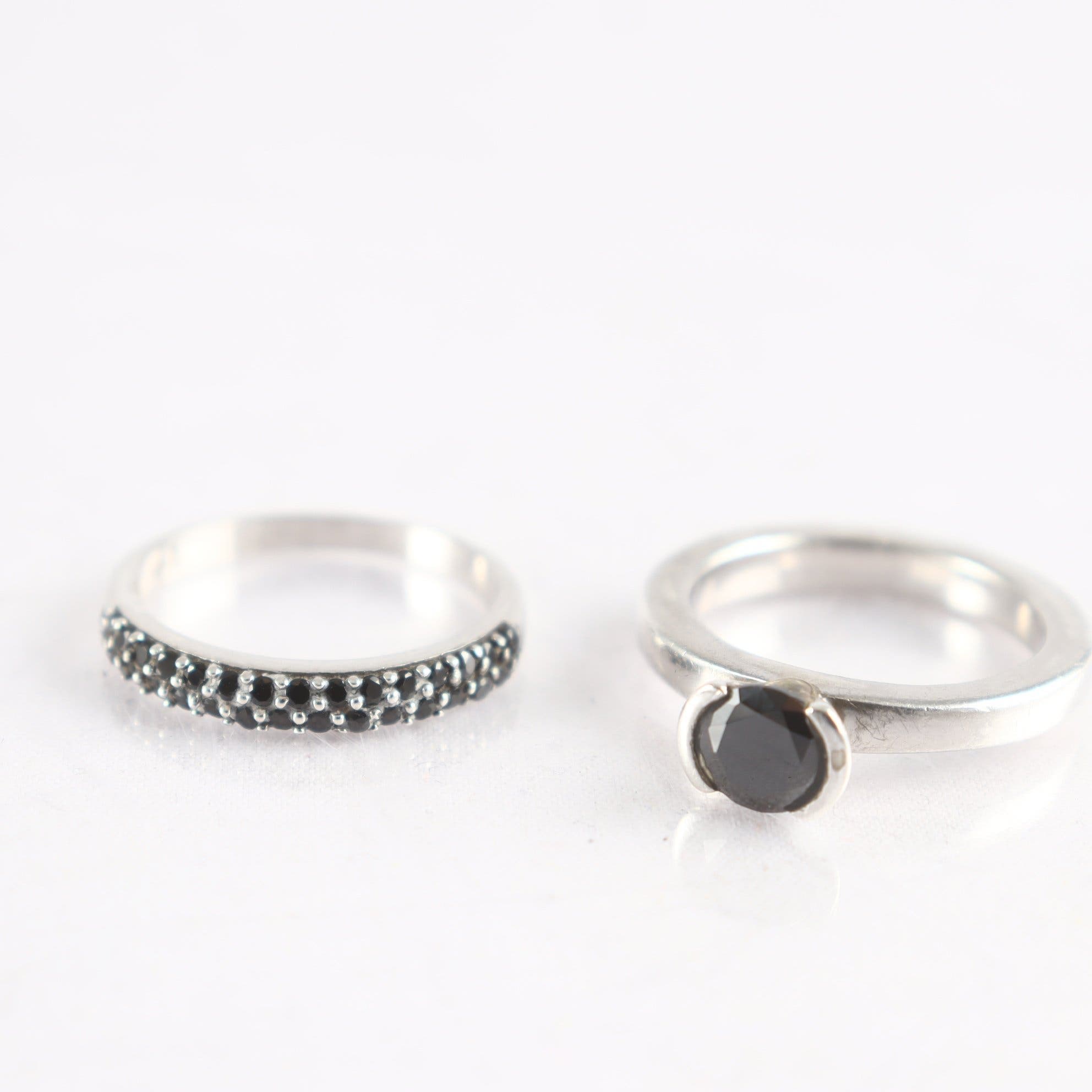 Ringar, silver 925, slipade svarta stenar