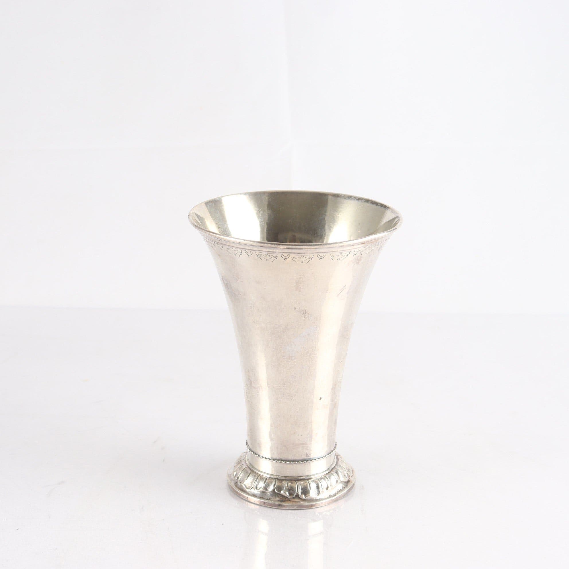 Bägare, silver, kattfot, Stockholm, 1912
