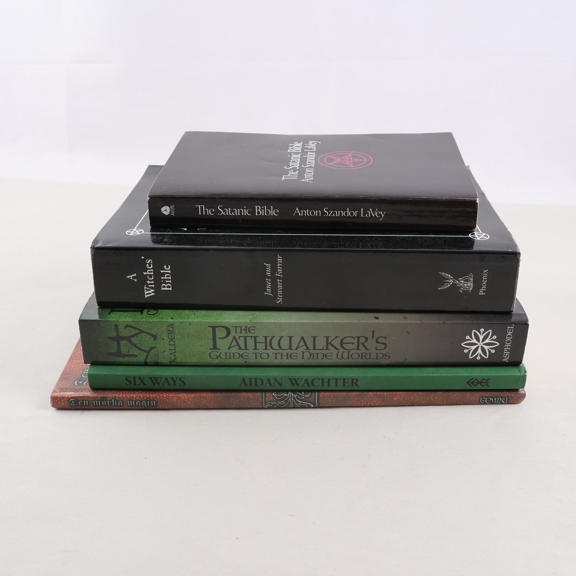 Häxkonst, paganism och mörk magi, bokpaket med 5 volymer