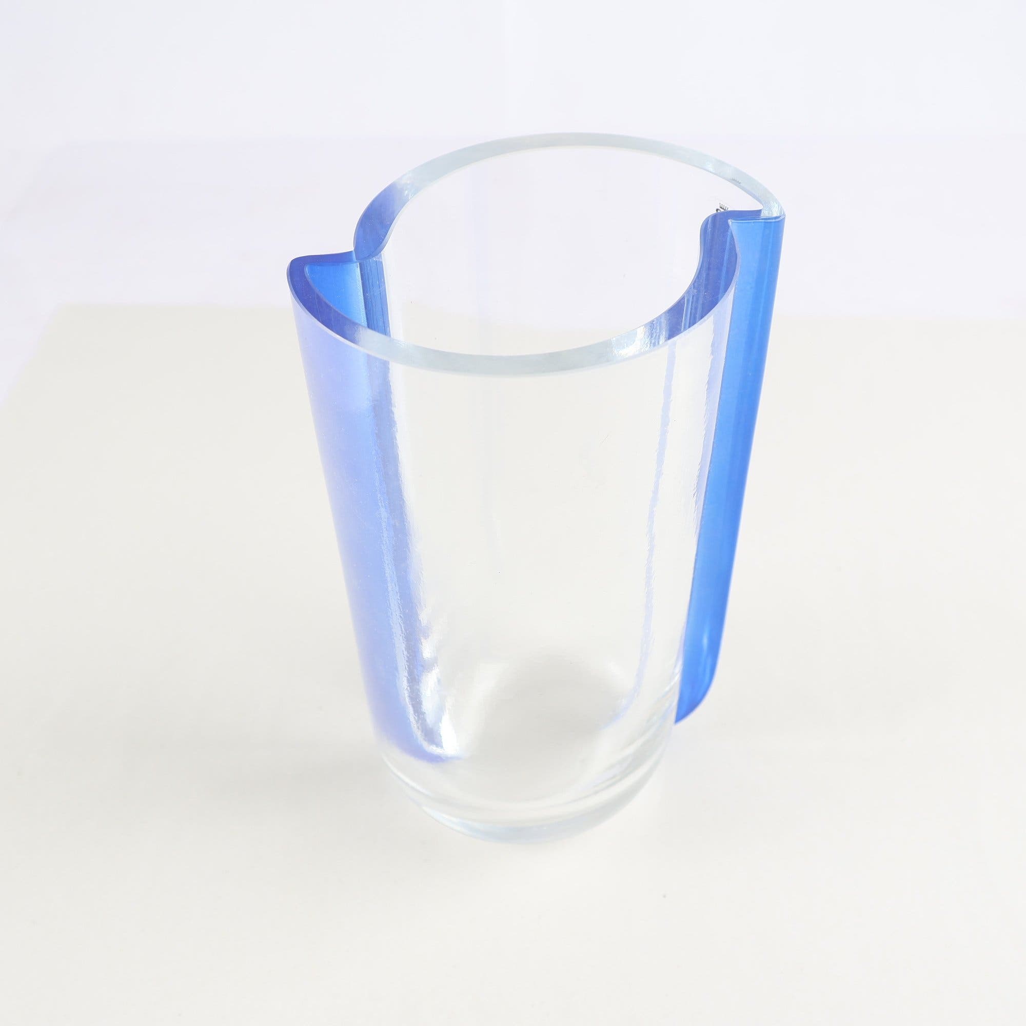 Vas, Skruf, Ingegerd Råman, signerad, glas. Samfraktas ej