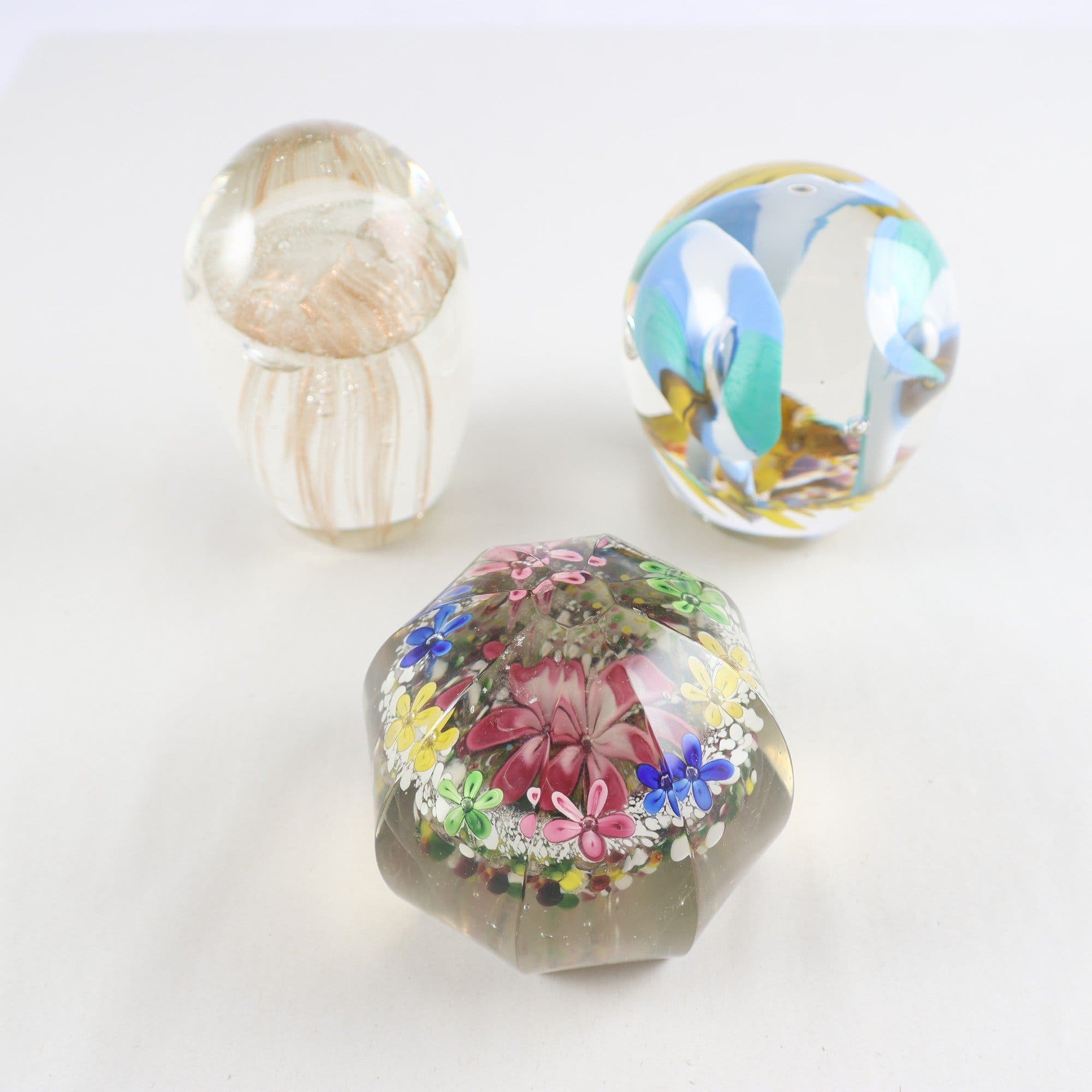 Brevpress, konstglas, 3 st. Samfraktas ej