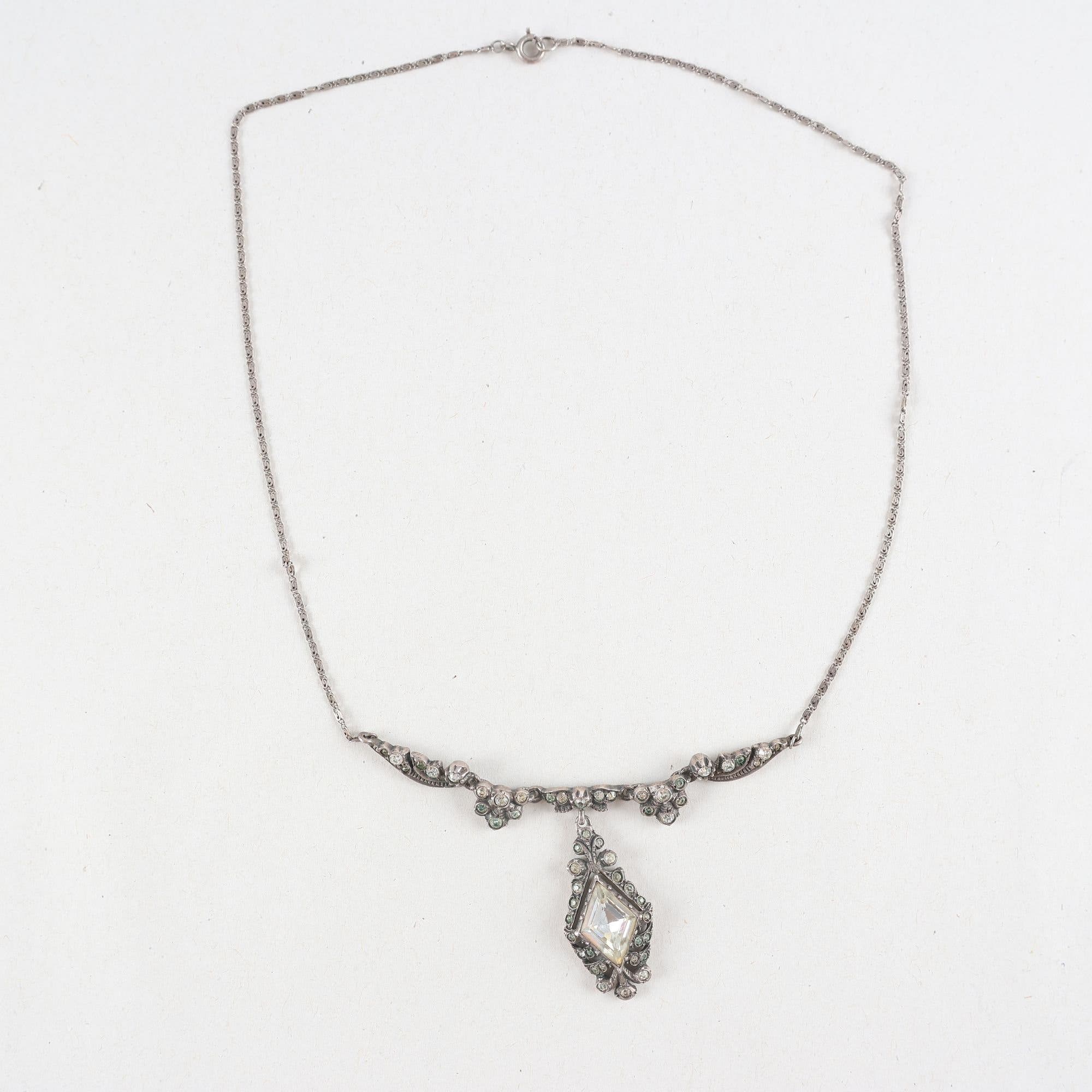 Halsband, silver och stenar, stämplad 830