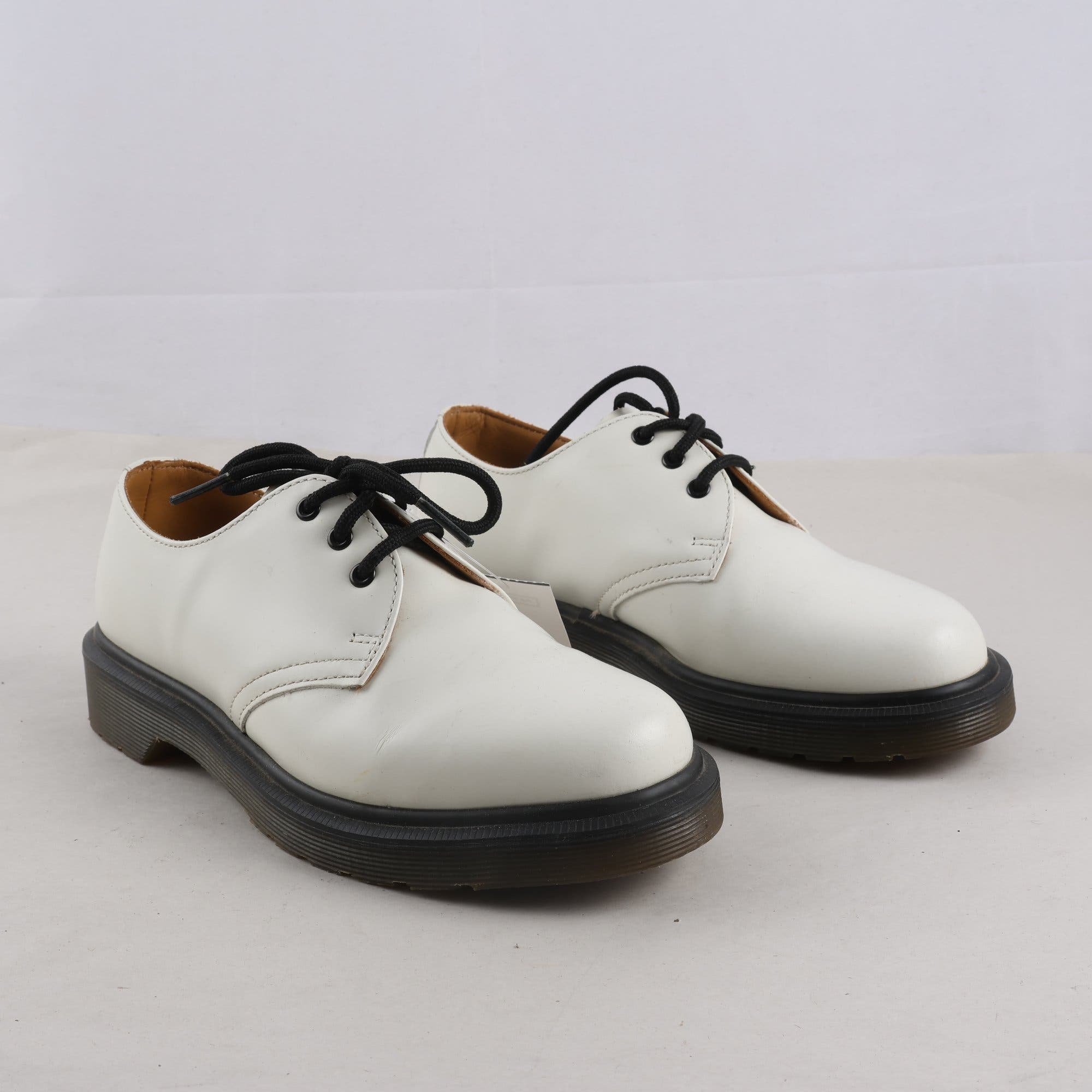 Lågskor, Dr Martens, vit, stl. 36