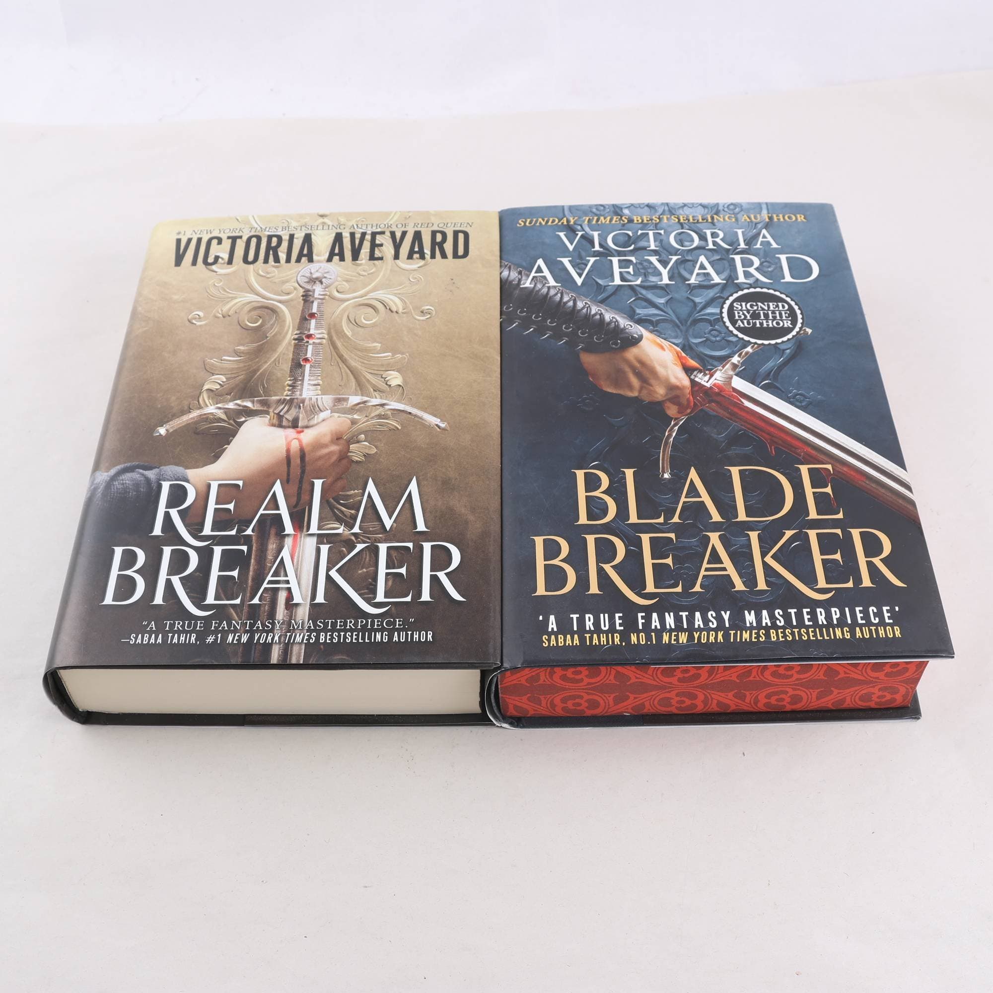 Victoria Aveyard, Blade Breaker (signerad) + Real Breaker