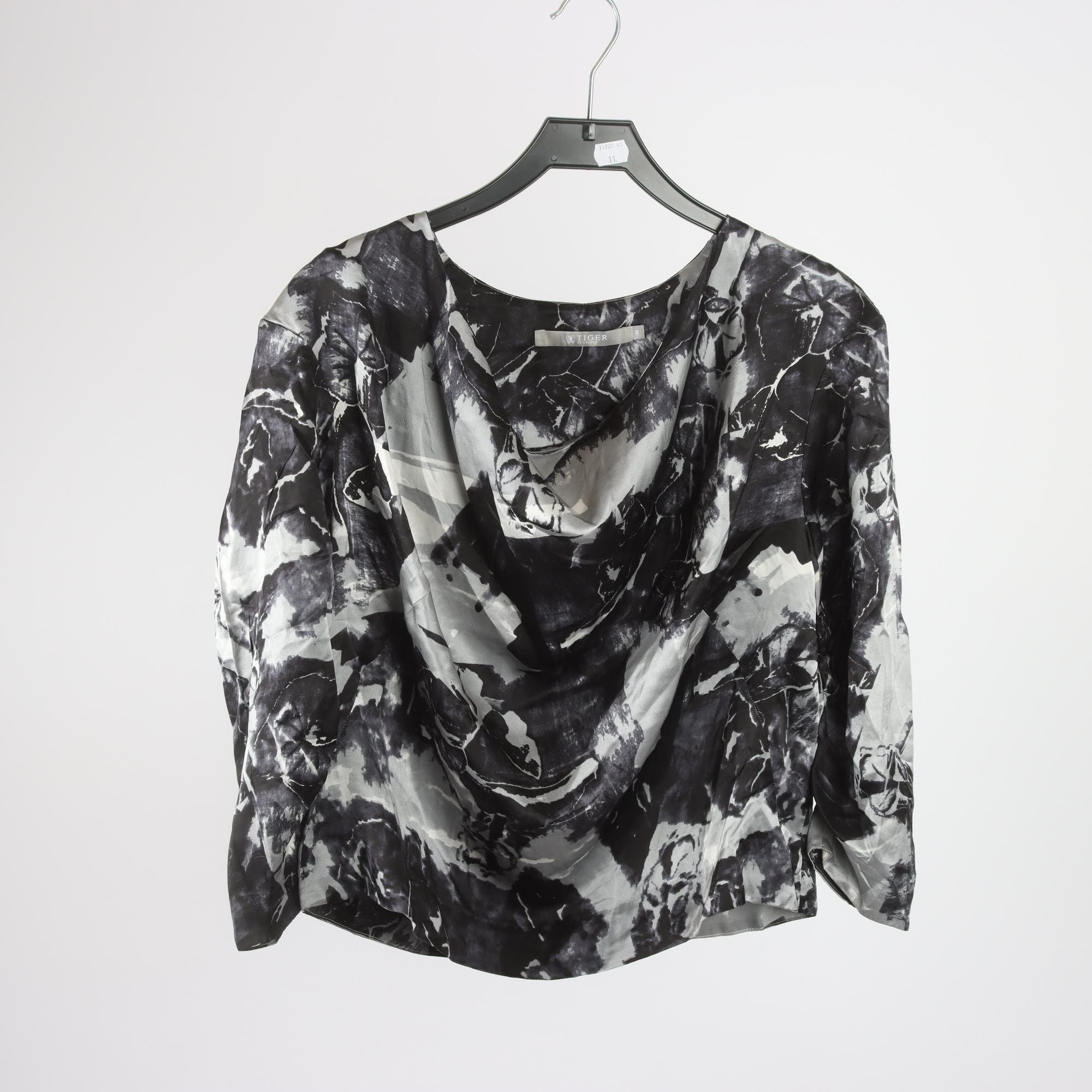 Blus, Tiger of sweden, svart, grå,100% silke, mönstrad, stl. 38