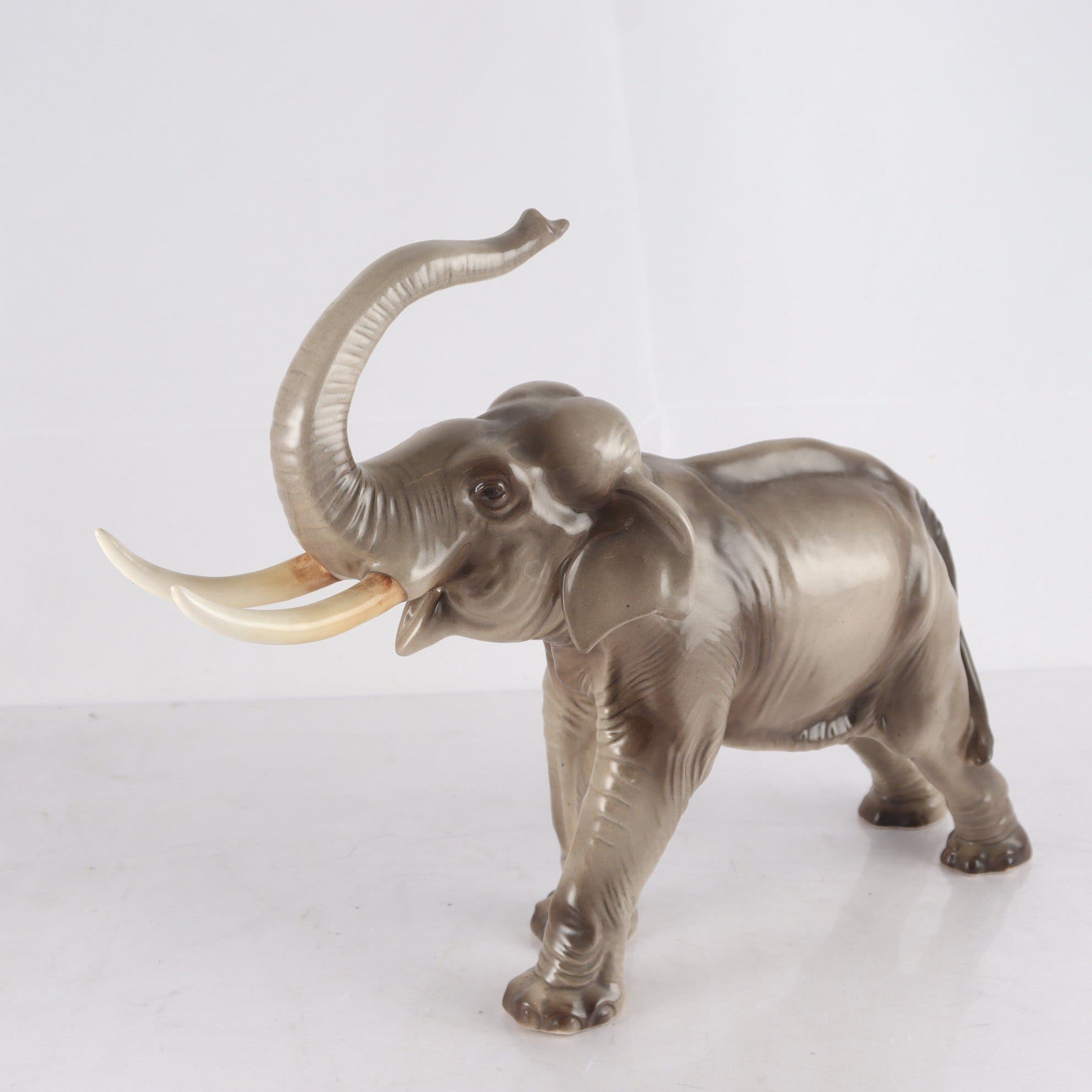 Figurin, elefant, majolika. Endast avhämtning