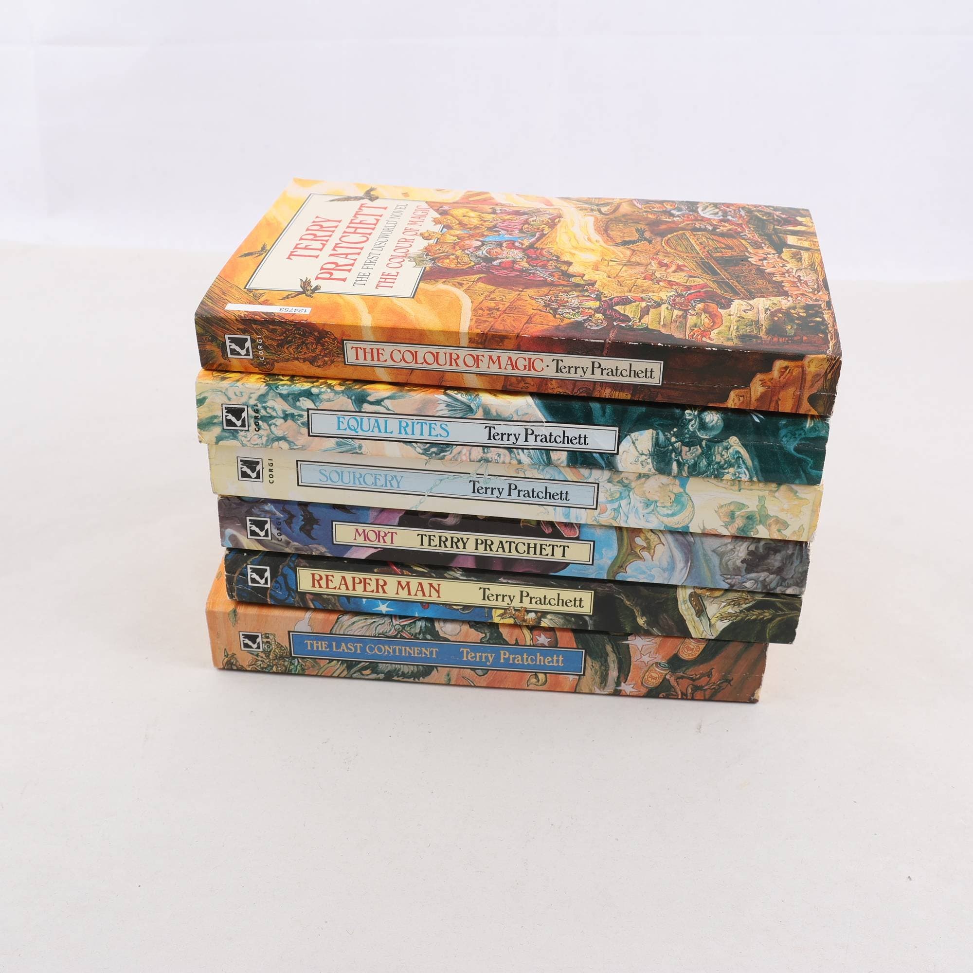 Terry Pratchett, bokpaket med 6 volymer ur Discworld-serien