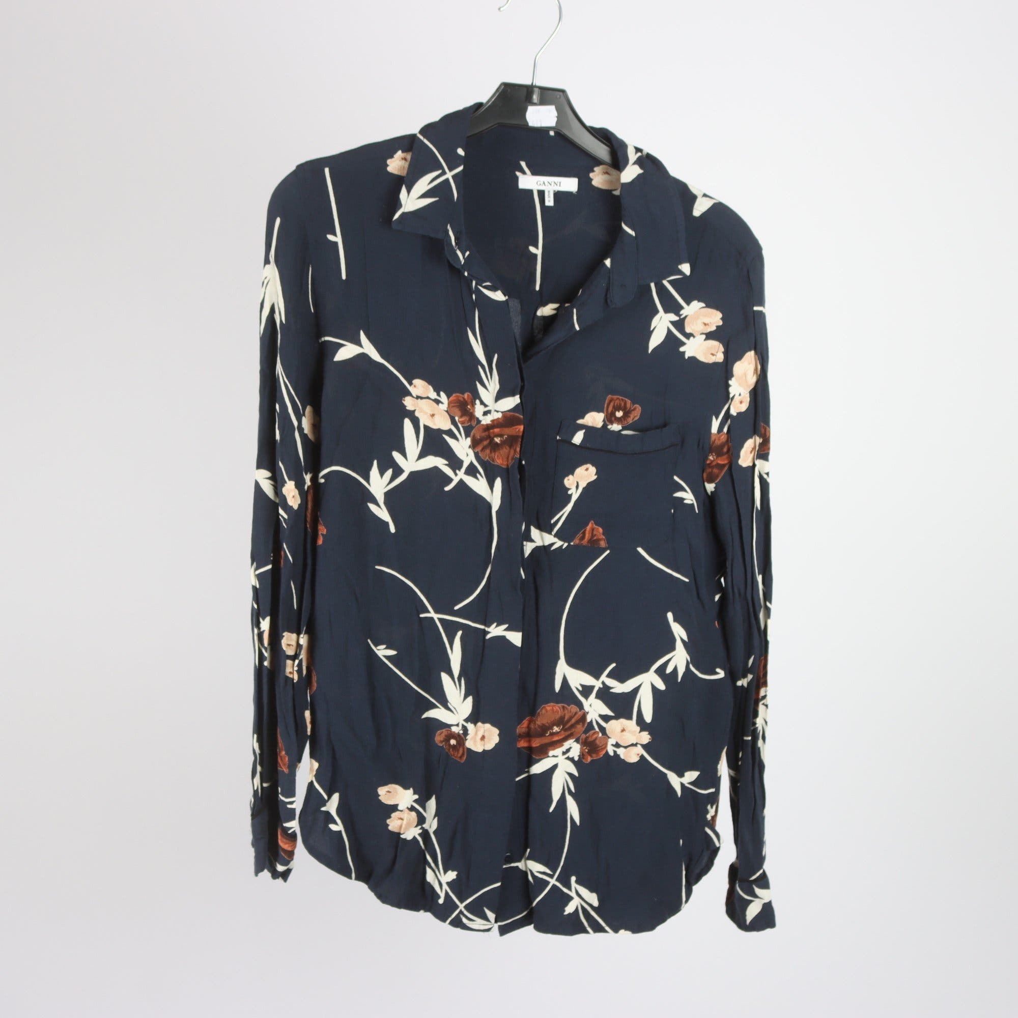 Blus, Ganni, blommig, blå, stl. 36.