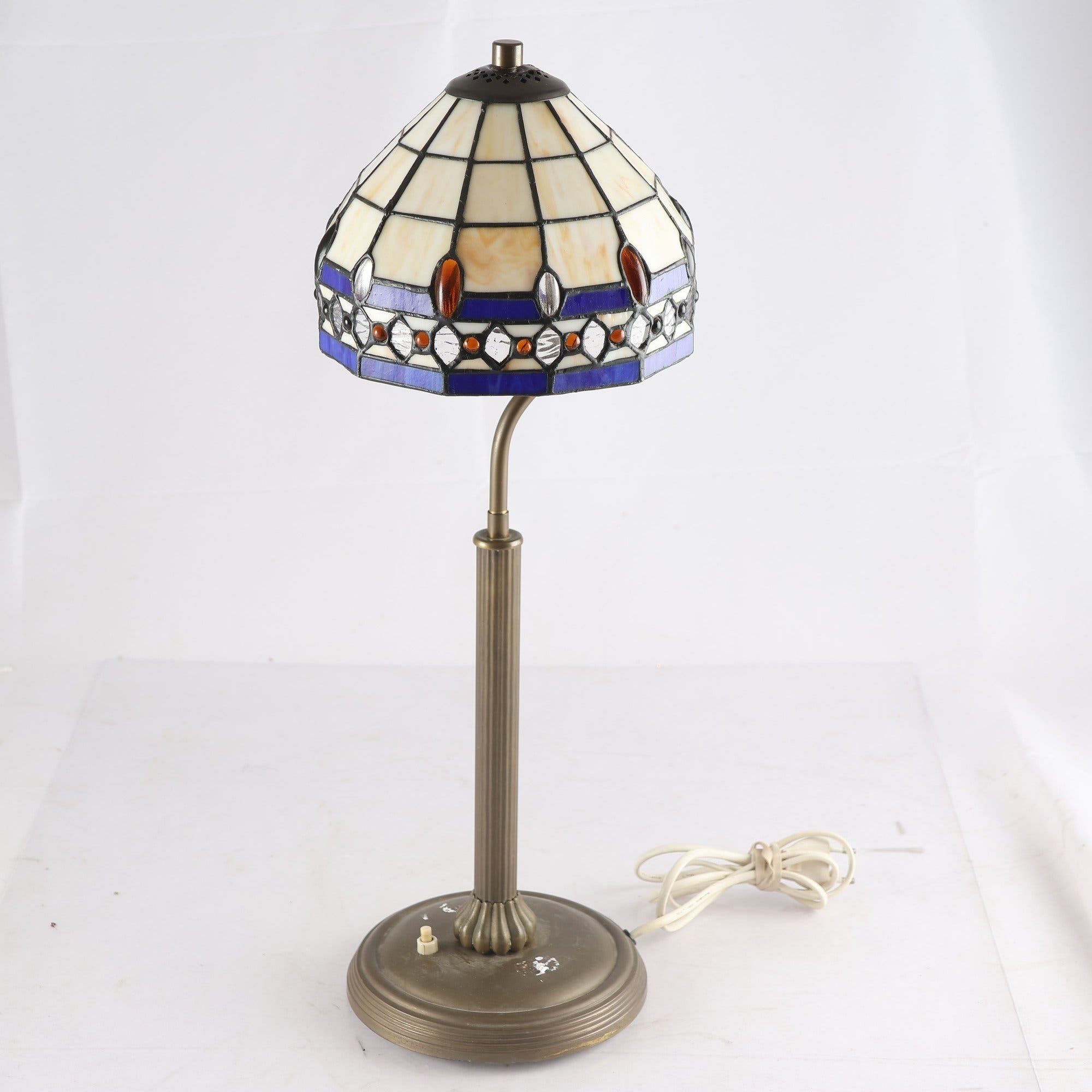 Bordslampa, Tiffany style. Endast avhämtning.
