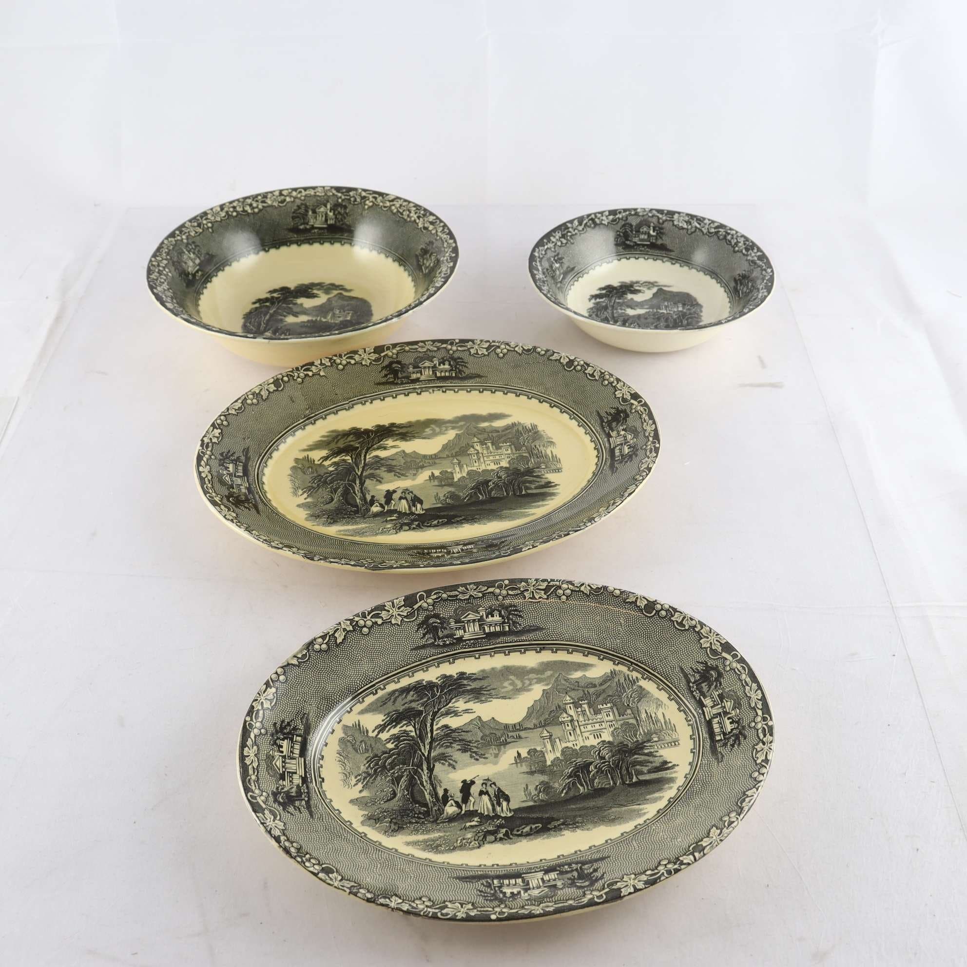 Skålar och uppläggningsfat, Royal Staffordshire pottery England. Samfraktas ej.