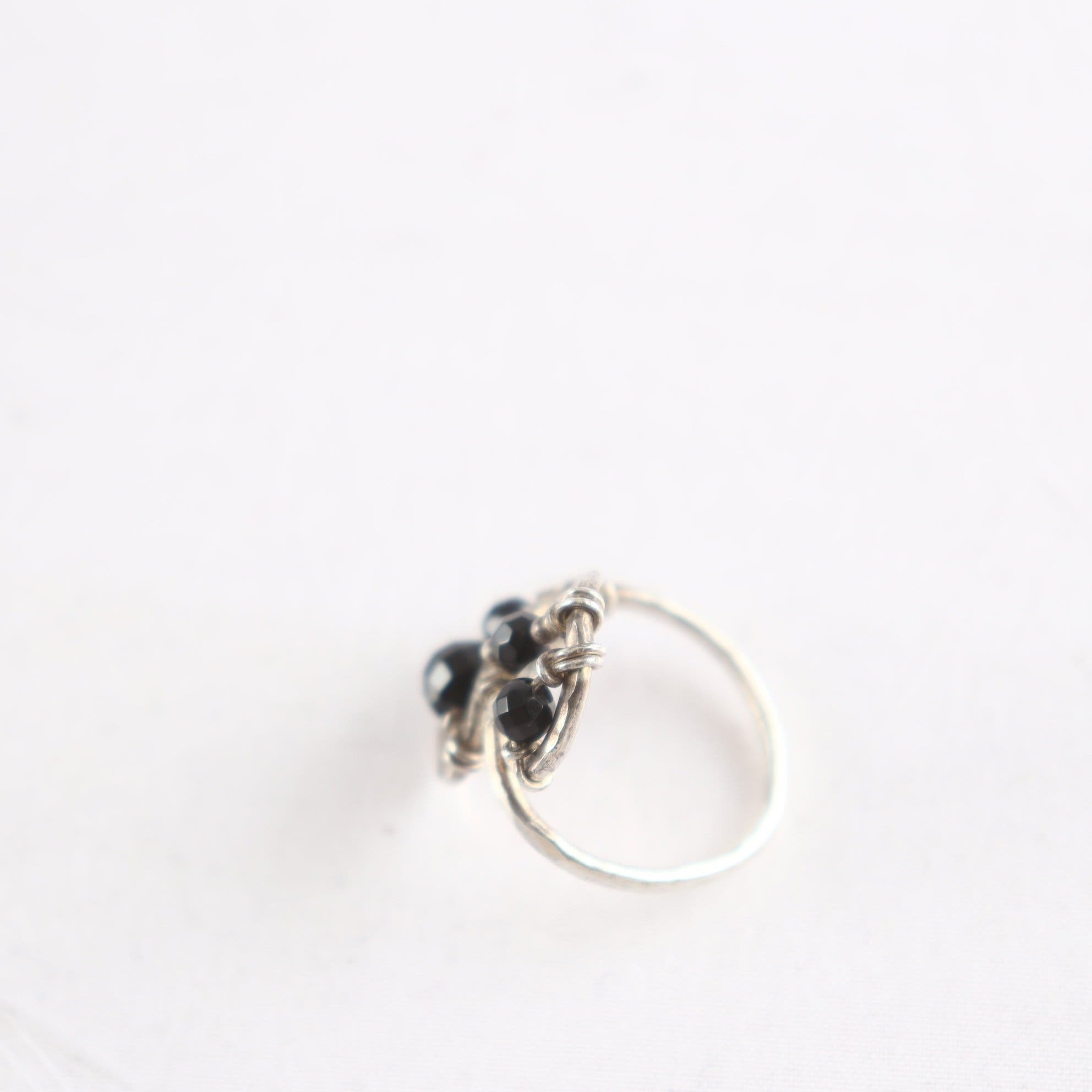 Ring, silver och stenar