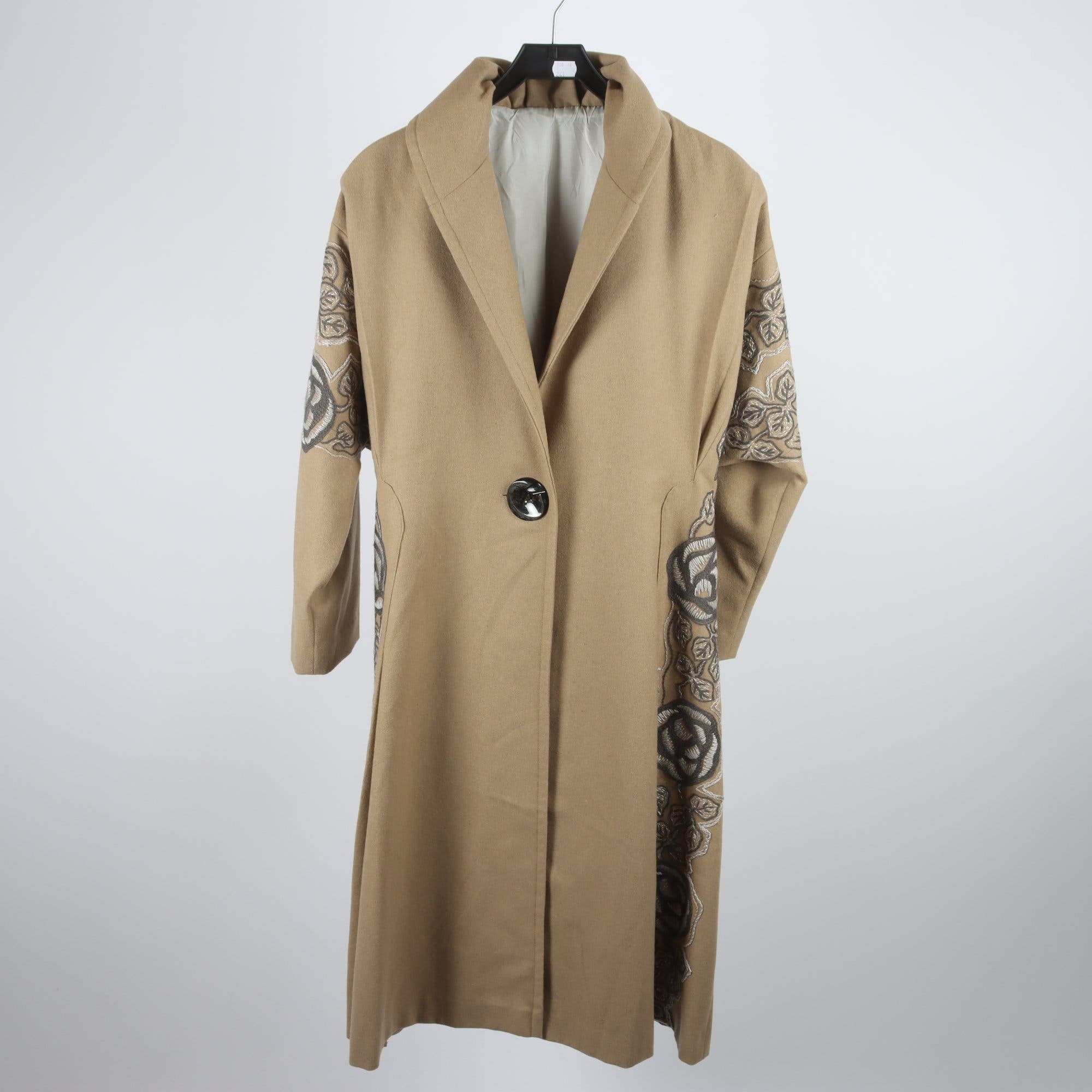 Kappa, Okänd, beige, broderad, stl. ca. M.