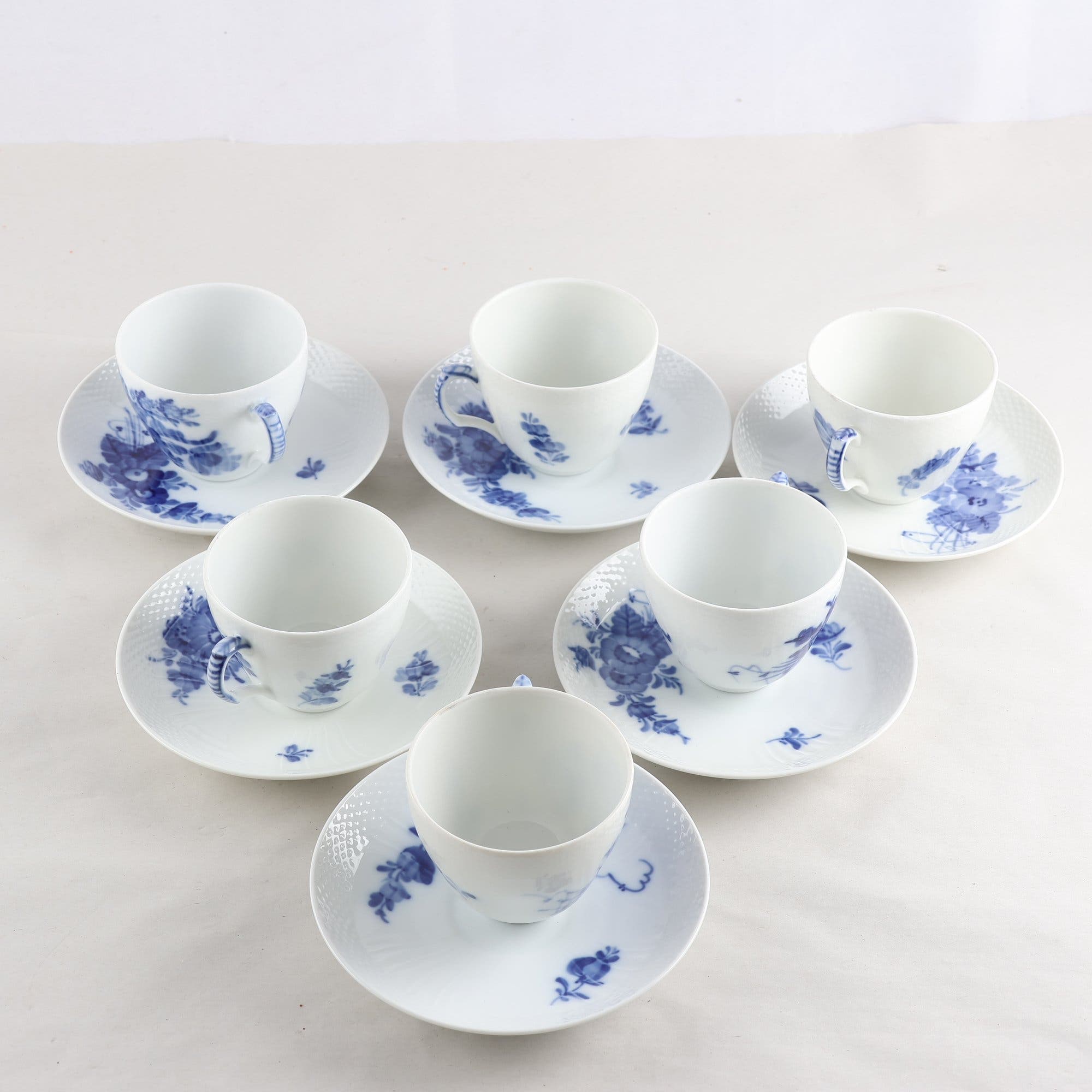 Koppar med fat, Royal Copenhagen, ”blå blomst”, 12 delar. Samfraktas ej