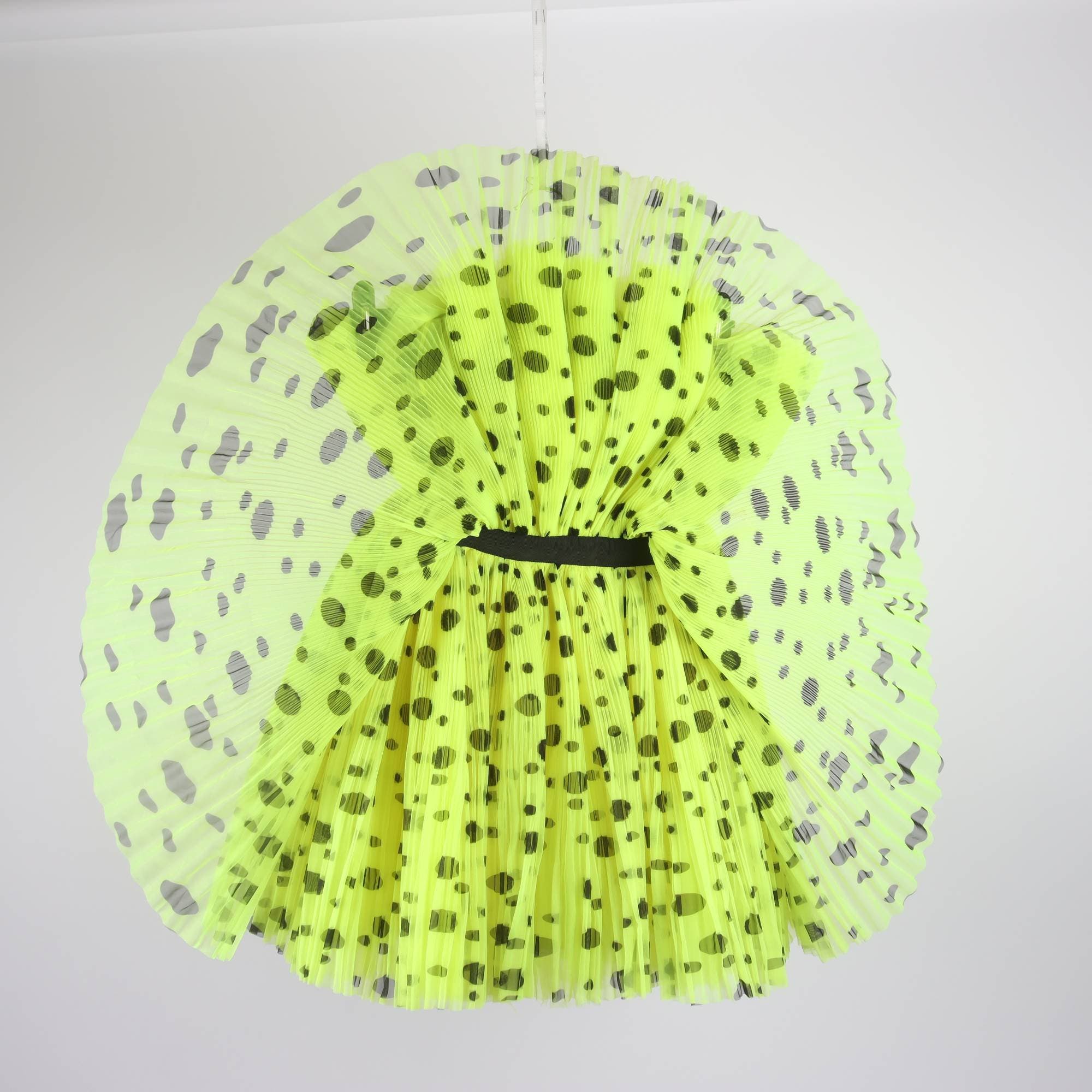 Klänning, H&M Circular Design Story, neongul, svart prickig, tyll, stl. 34