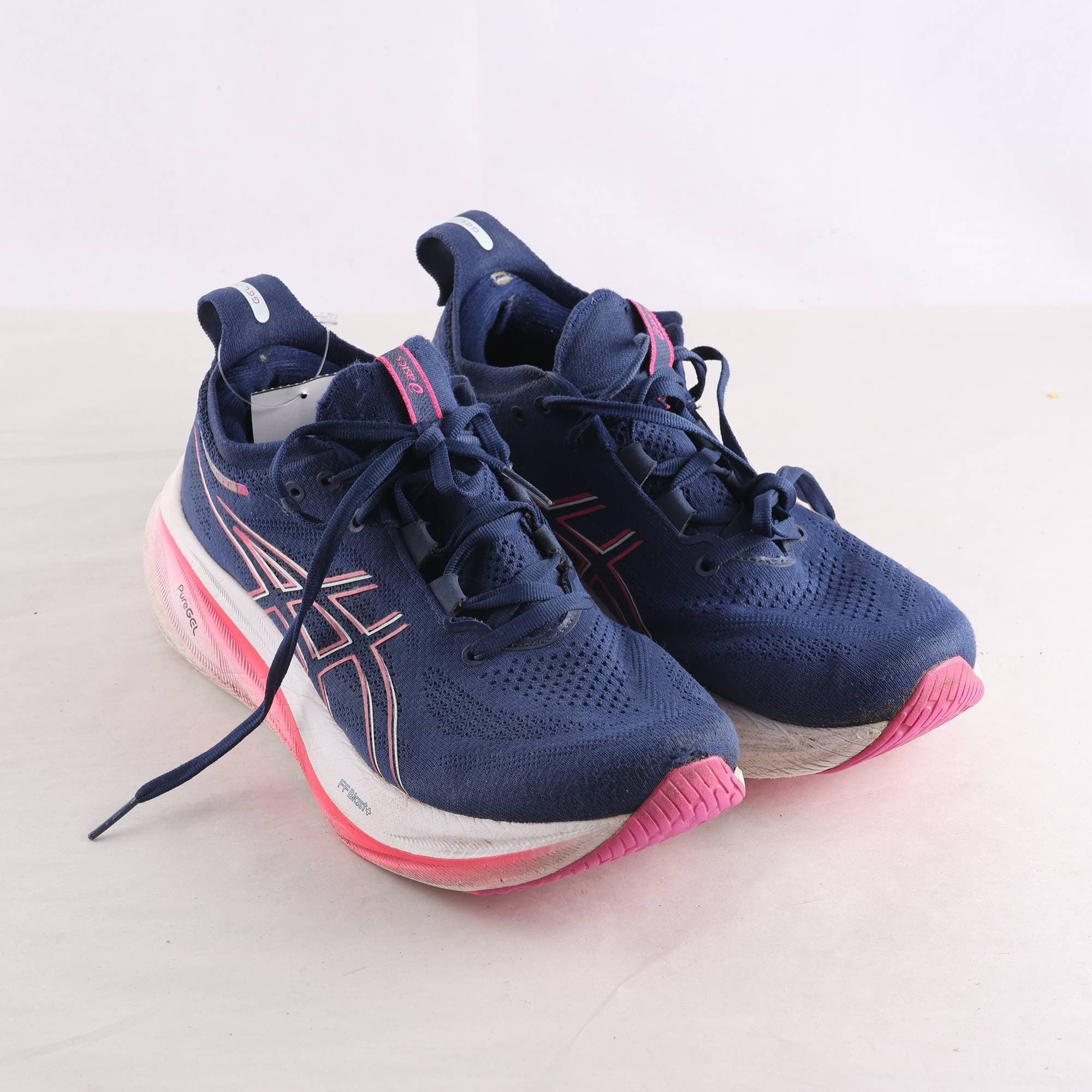 Löparsko, Asics Nimbus, stl. 40